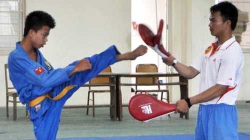 Đào tạo cử nhân cho Trung Quốc?